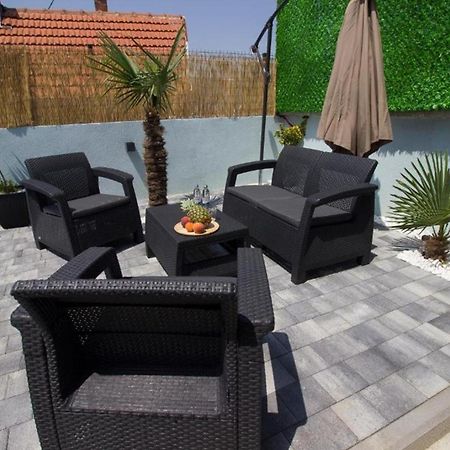 Summer House With Heated Swimming Pool 莫斯塔尔 外观 照片