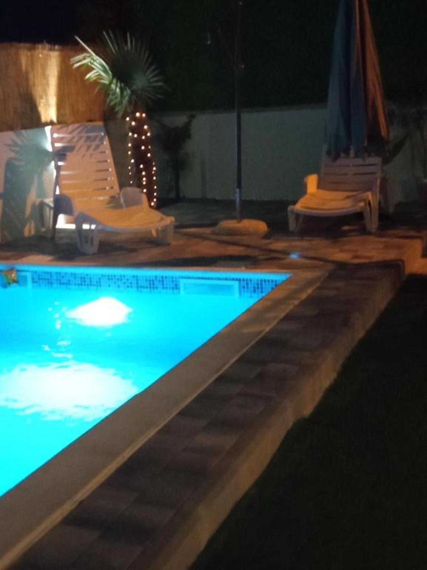 Summer House With Heated Swimming Pool 莫斯塔尔 外观 照片