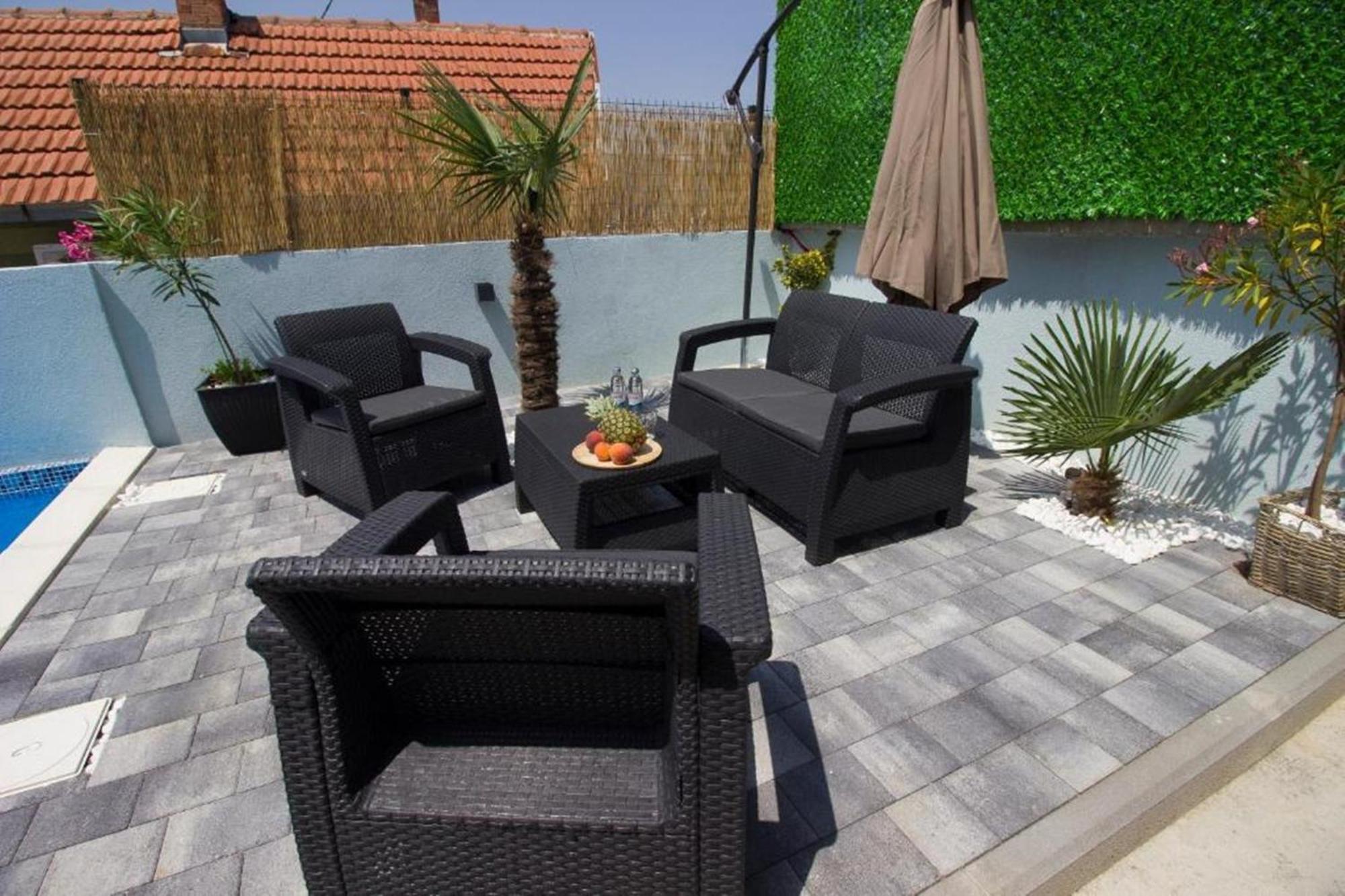Summer House With Heated Swimming Pool 莫斯塔尔 外观 照片
