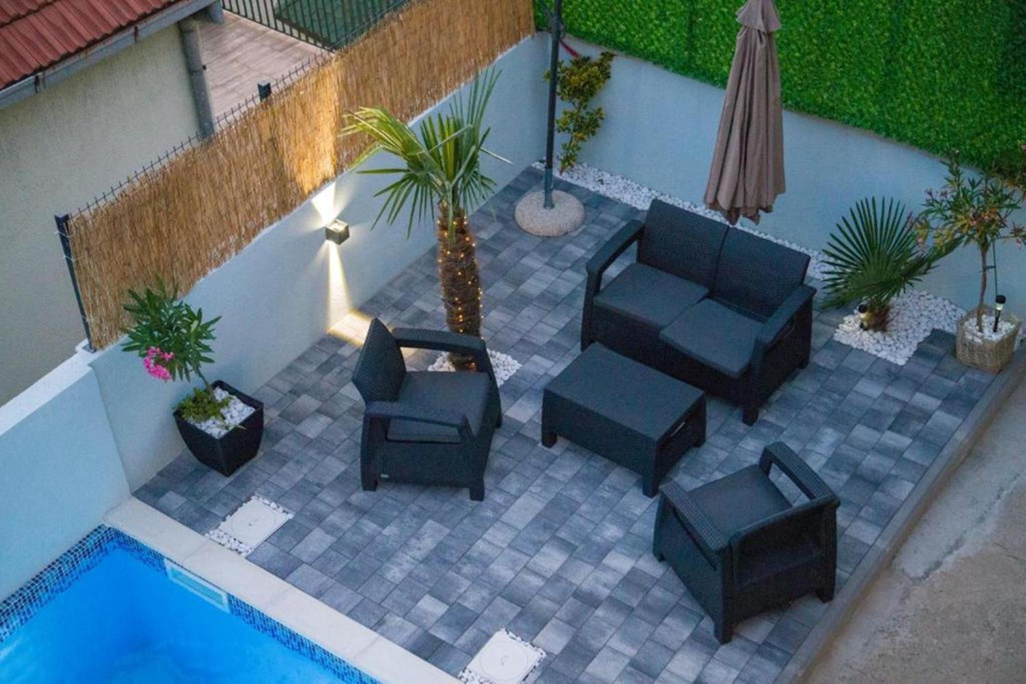 Summer House With Heated Swimming Pool 莫斯塔尔 外观 照片
